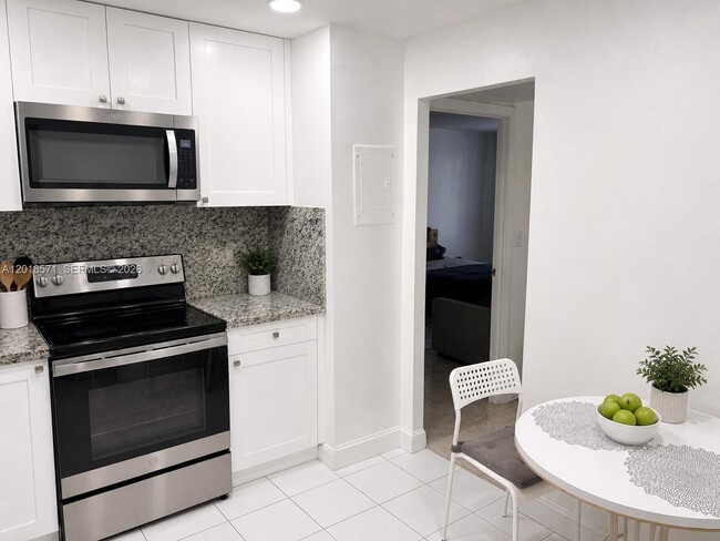 Building Photo - 1833 S Ocean Dr
