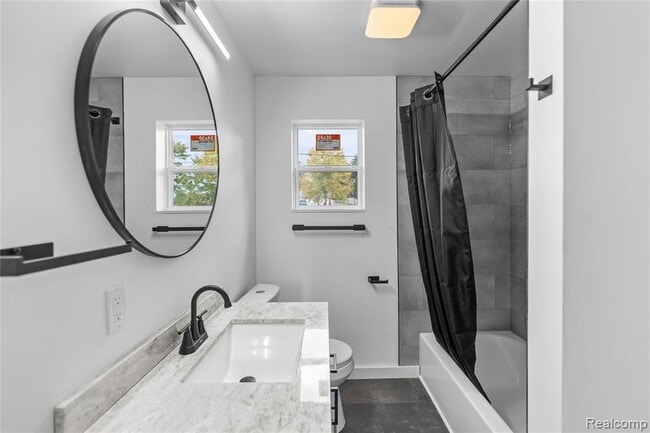 Building Photo - 1445 N Seymour Rd