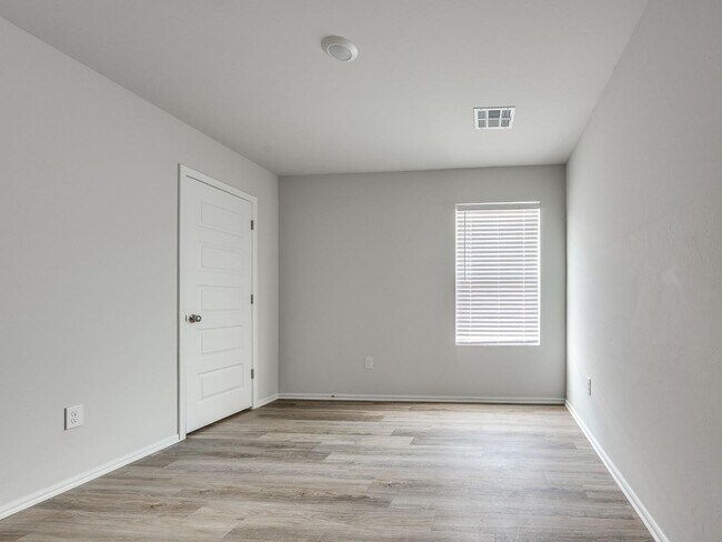 Building Photo - 10044 SW 40th St