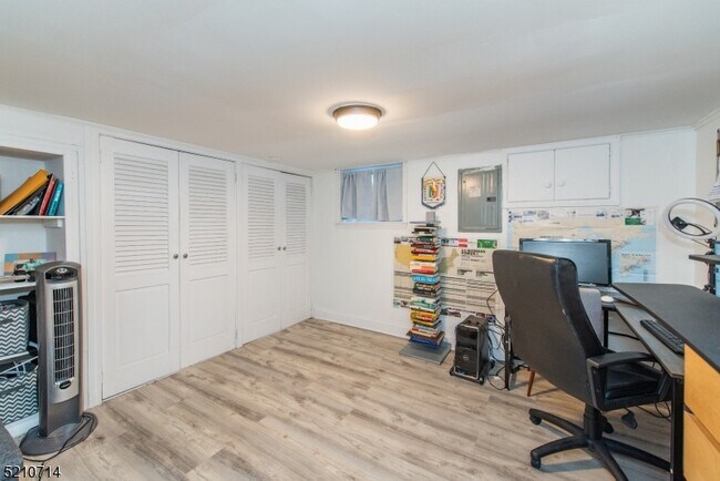 Building Photo - 327 Orange Rd