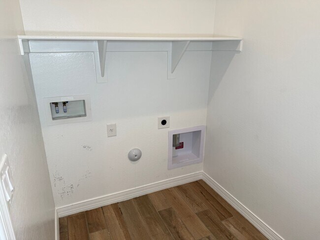 Building Photo - 1673 N St Francis Pl