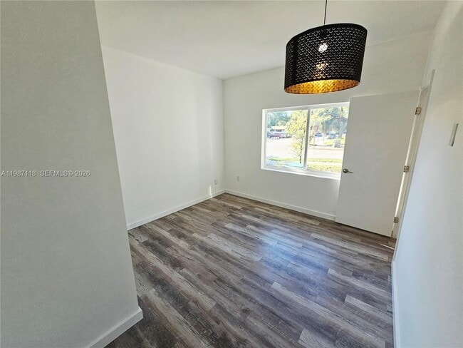 Building Photo - 127 NE 184th Terrace