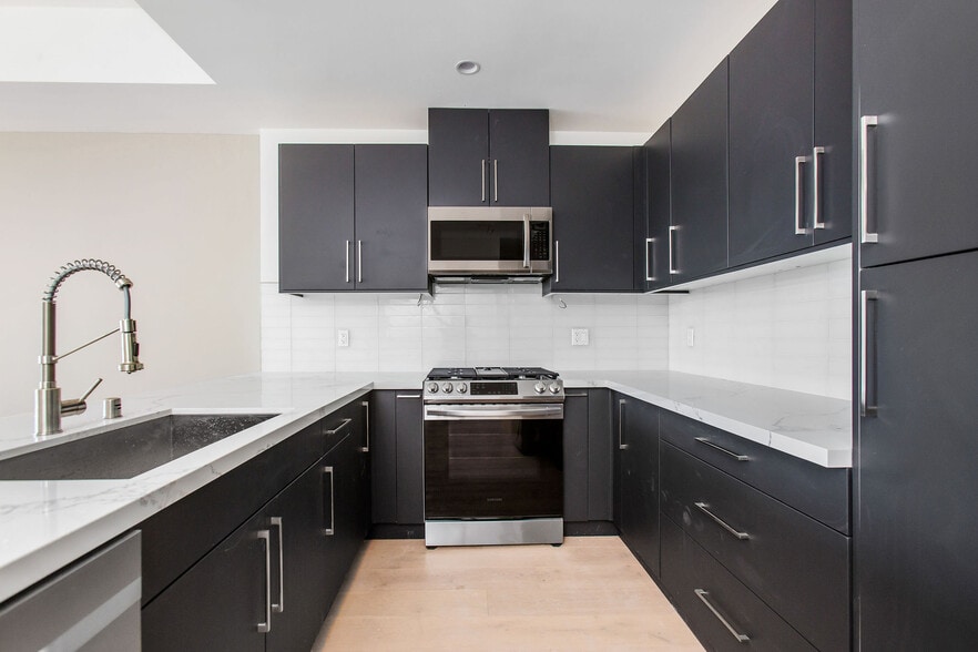 Building Photo - 2015 S Redondo Blvd