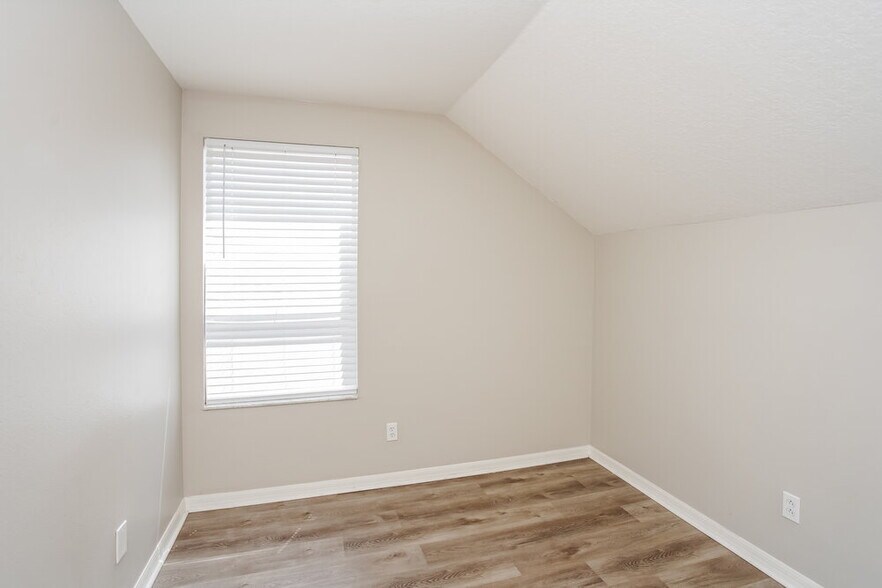 Building Photo - 7446 Oxford Garden Cir