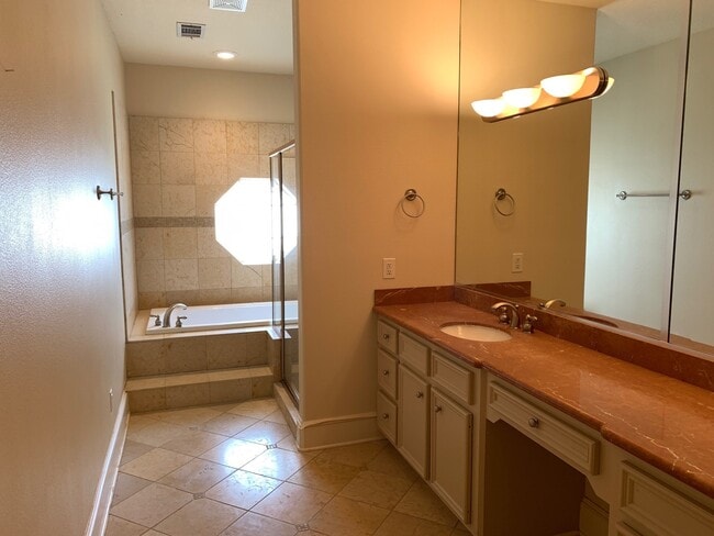 Building Photo - 2210 Bellefontaine