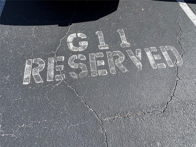 Building Photo - 8825 Bay Pointe Dr