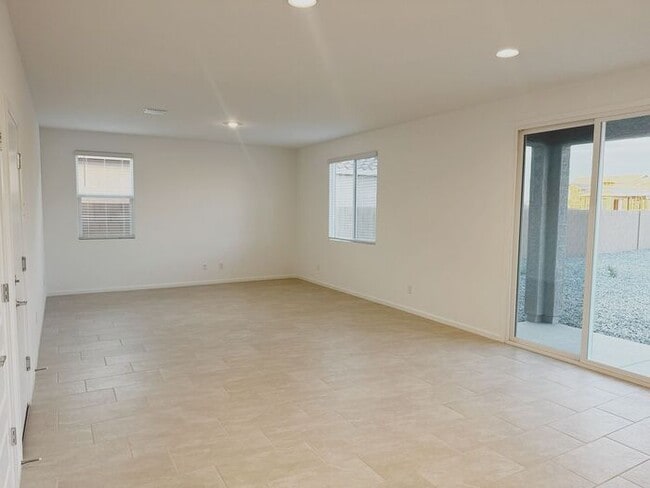 Building Photo - NEW 5 BEDROOM 3 BATHROOM HOME AVILABLE FOR RENT!