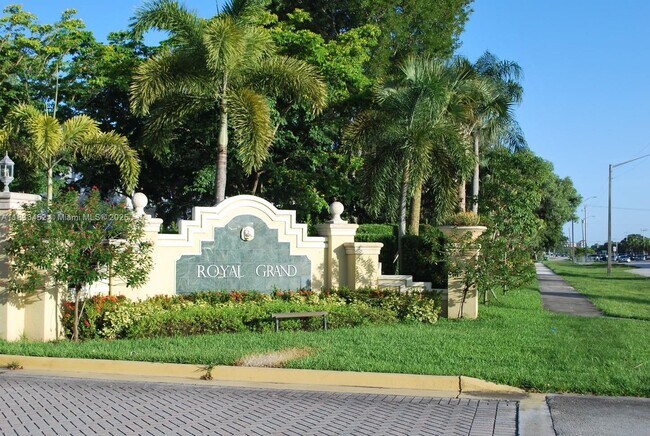 Building Photo - 2640 S University Dr