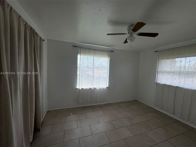 Building Photo - 5535 Tenth Ave