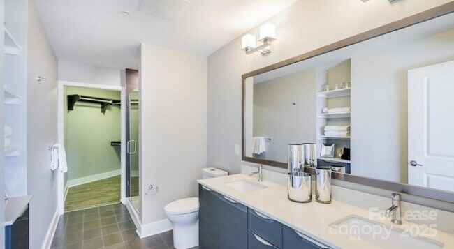 Building Photo - 225 S Poplar St