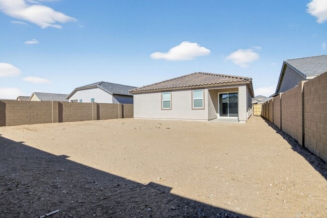Building Photo - Modern 3BR Living with Resort-Style Amenities in Magma Vista Ranch