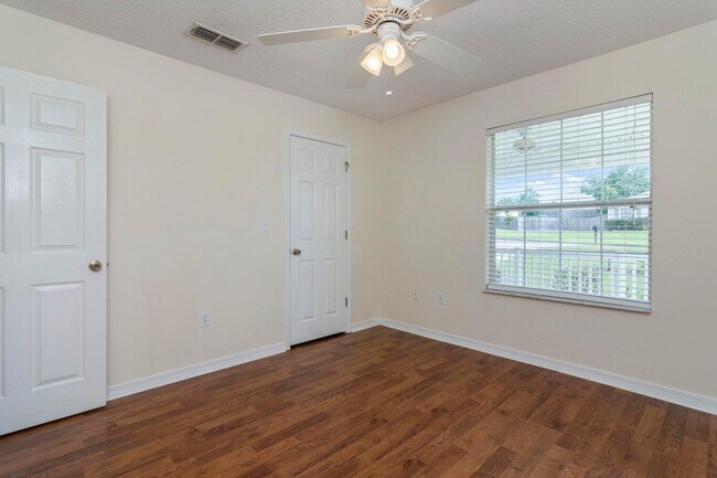 Building Photo - 168 Cabana Way