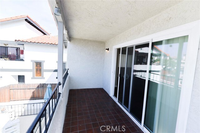Building Photo - 505 Avenida Victoria