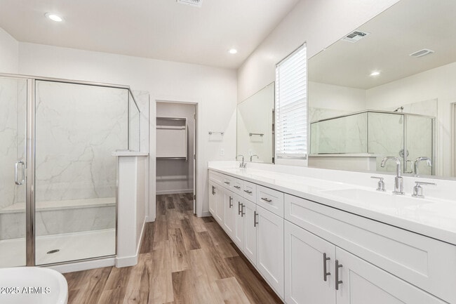 Building Photo - 6537 N 15th Dr