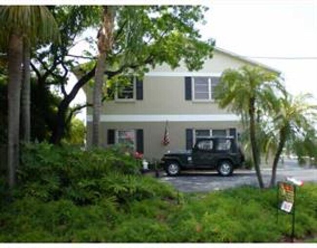 Interior Photo - 108 SW 9th St