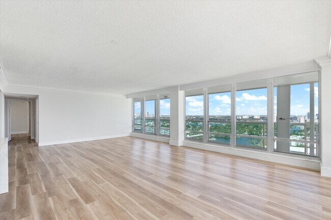 Building Photo - 2100 S Ocean Ln