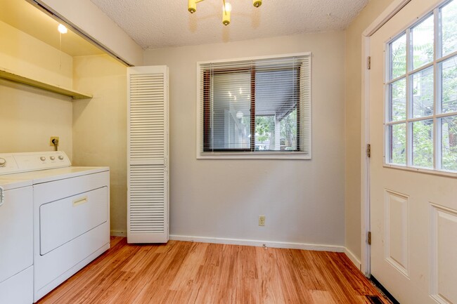 Building Photo - 840 North St