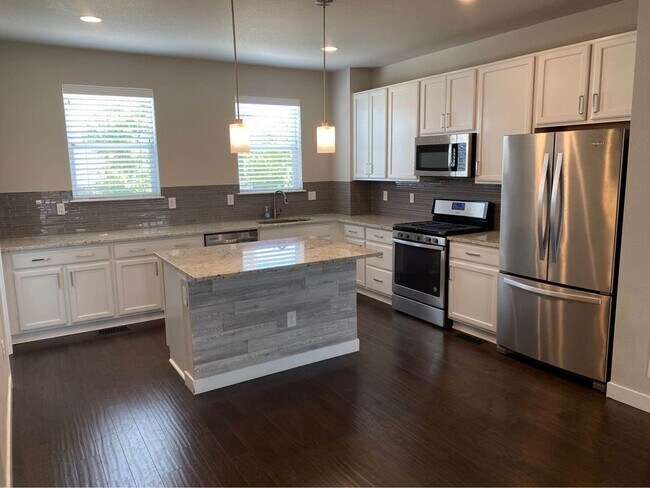 Building Photo - 612 E Hinsdale Ave