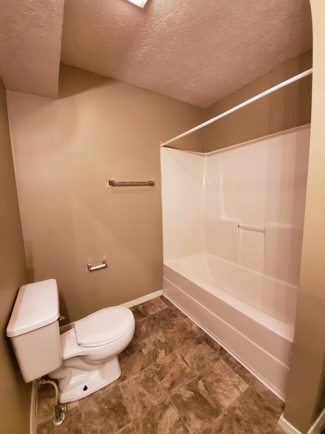 Building Photo - 4 bedroom, 2 bathroom duplex.