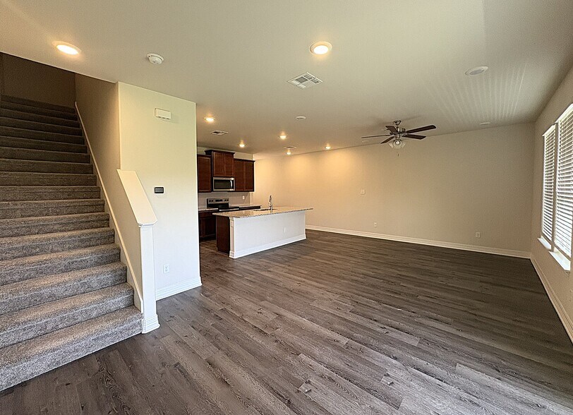 Building Photo - 1166 Lindsey Dr