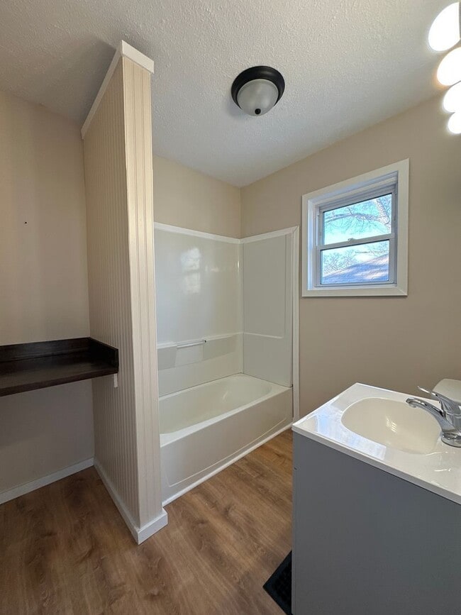 Building Photo - 2550 Crozier Ave