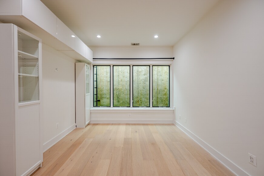 Building Photo - 1658 K St NE