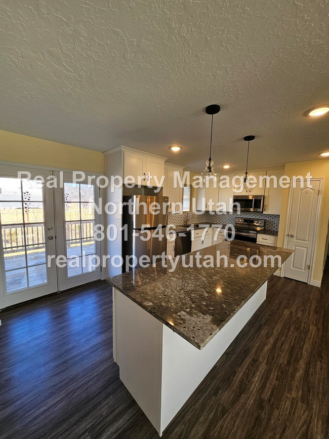 Building Photo - 4 Bedroom 2 Bath Home in Clearfield Available!