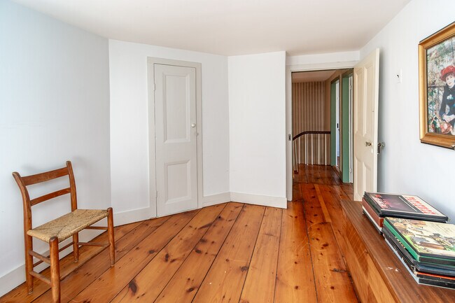 Building Photo - 45 York St