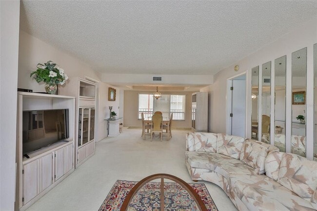 Building Photo - 9000 Commodore Dr