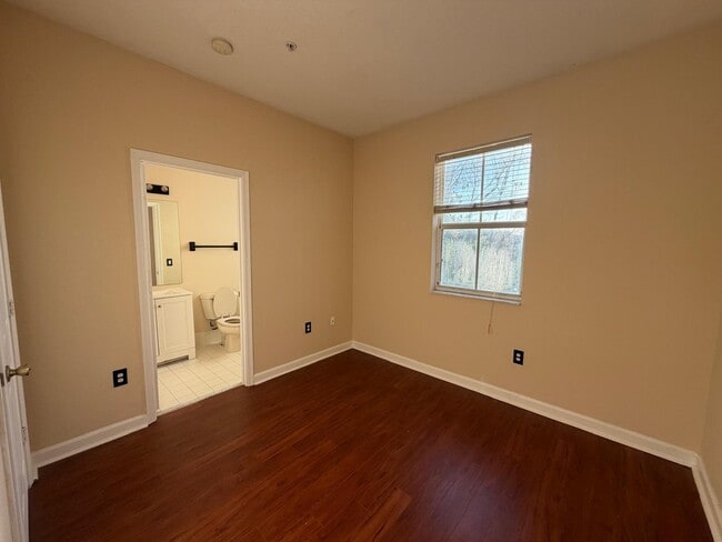 Building Photo - 4004 Shoma Dr