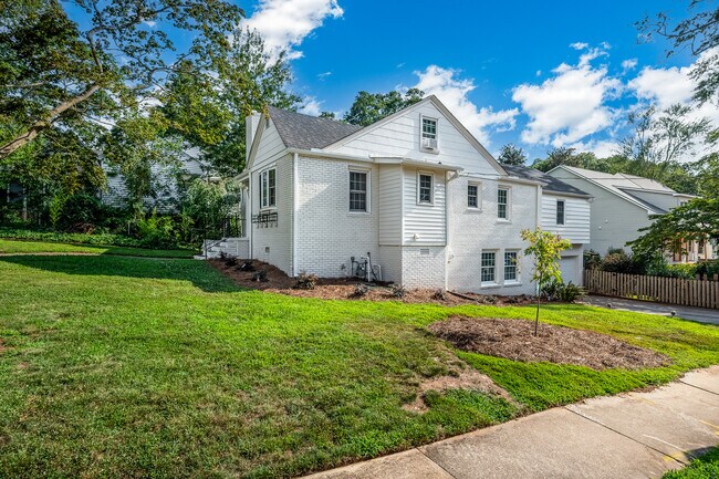 Building Photo - 114 Newman St