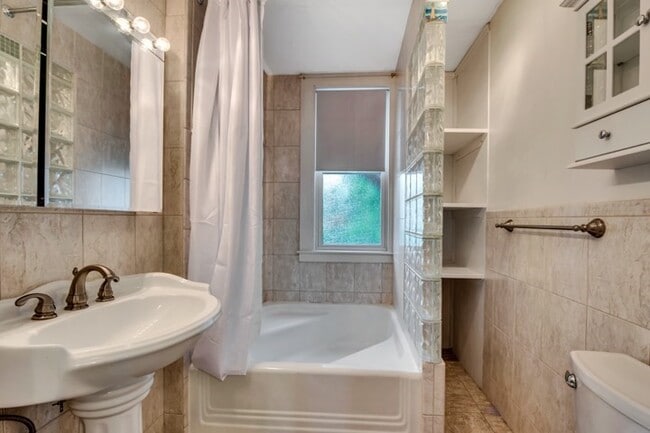 Building Photo - 56 Warren Ave