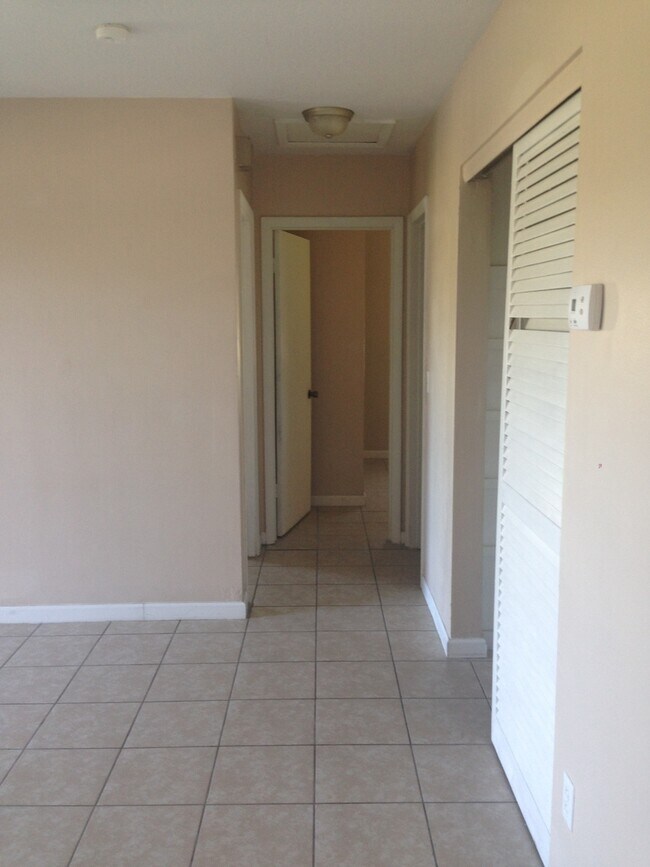 Building Photo - 3 Bed 1 Bath Home | Pet Friendly | Washer ...