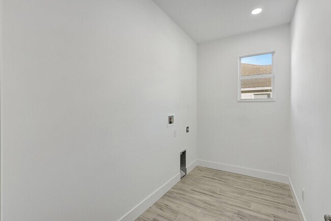 Building Photo - 1791 SW Effland Ave