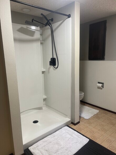 BATHROOM, view 1 - 1301 3rd St SE