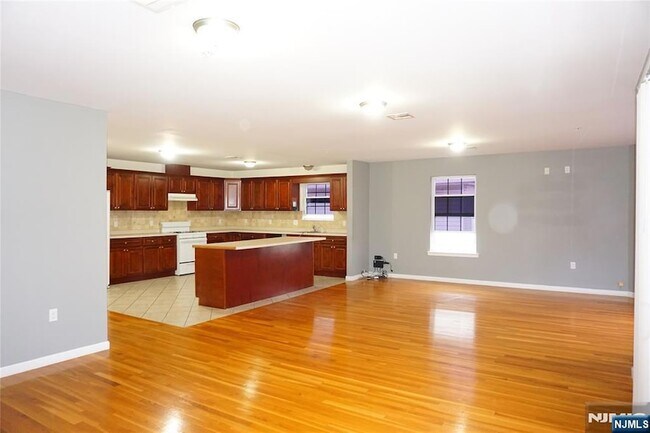 Primary Photo - 492-494 Irvine Turner Boulevard Unit 3