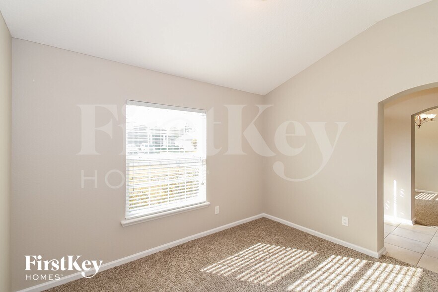 Building Photo - 15962 Bainebridge Dr