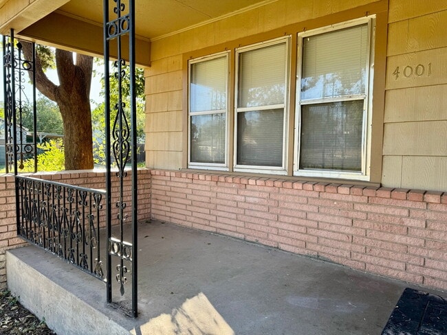 Building Photo - 3 Bedroom Home with Spacious Bedrooms