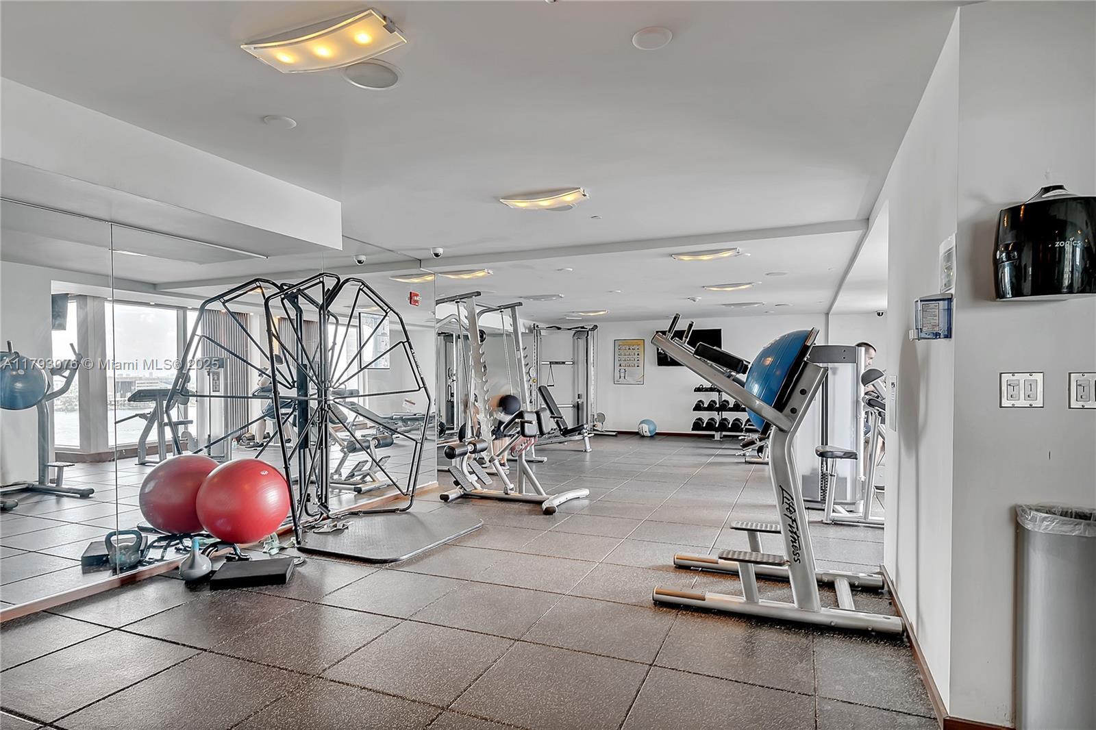 Building Photo - 335 S Biscayne Blvd