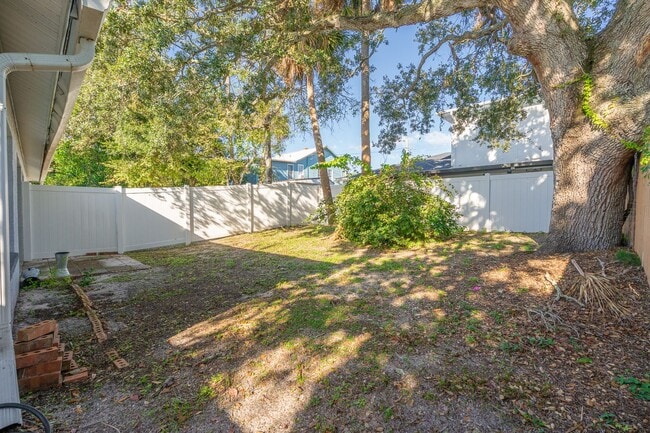 Building Photo - Charming 3-Bedroom Home Just 3 Blocks from the Ocean