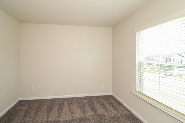 Building Photo - Beautiful home in Honey Tree