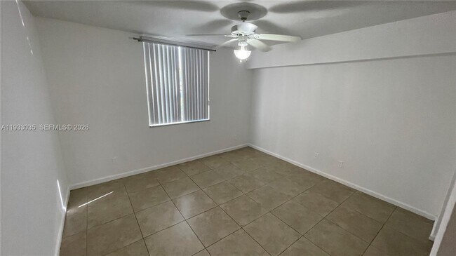 Building Photo - 529 E Sheridan St