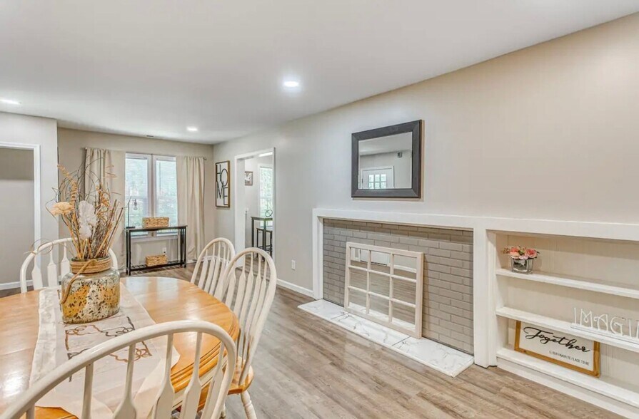 Building Photo - 208 E Columbus St