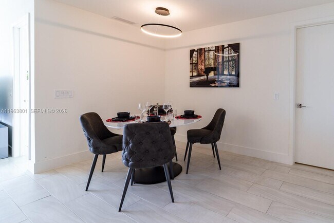 Building Photo - 2000 Metropica Wy