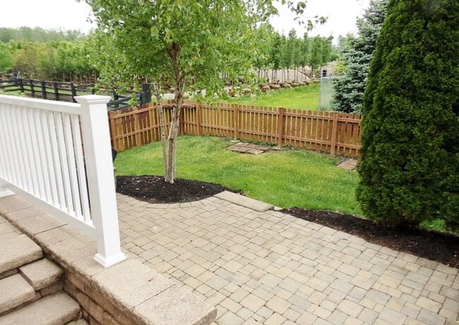 Building Photo - Beautiful 4 bedroom 2.5 bath home in Lewis Center