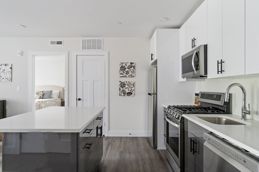 Building Photo - 319 Belgrade Ave