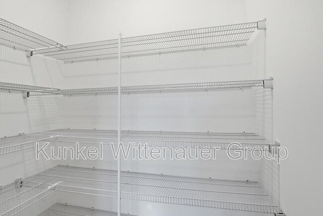 Building Photo - 837 Bushwood Way