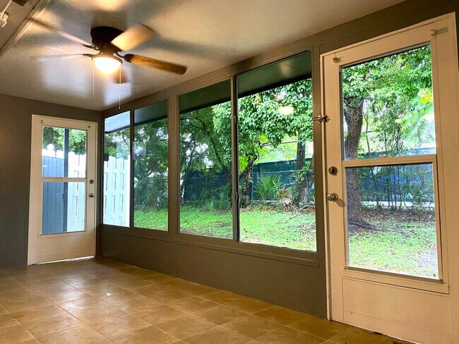 Building Photo - Southern Oaks 2 / 2 with Office & Sun Room