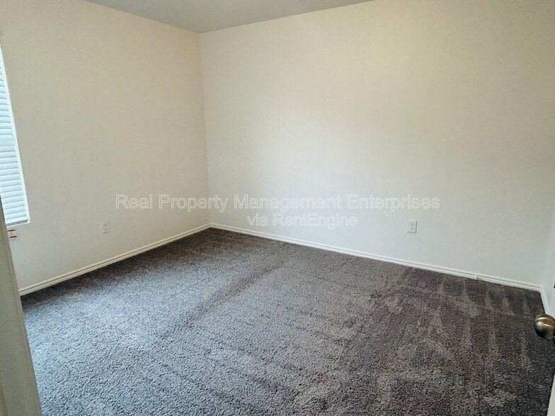 Building Photo - 11624 NW 96th St