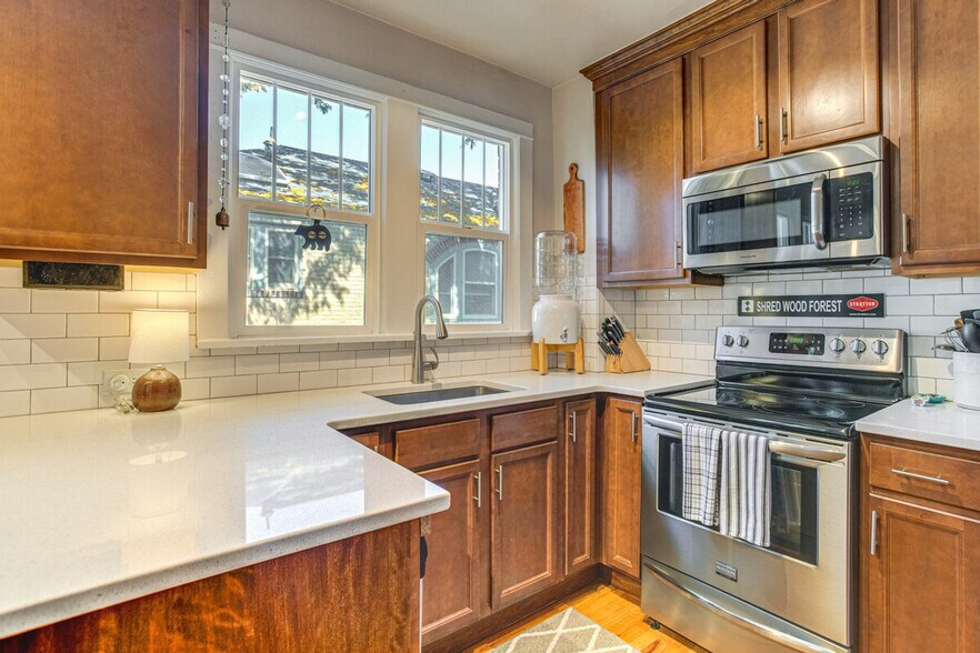 Building Photo - 757 Clayton St